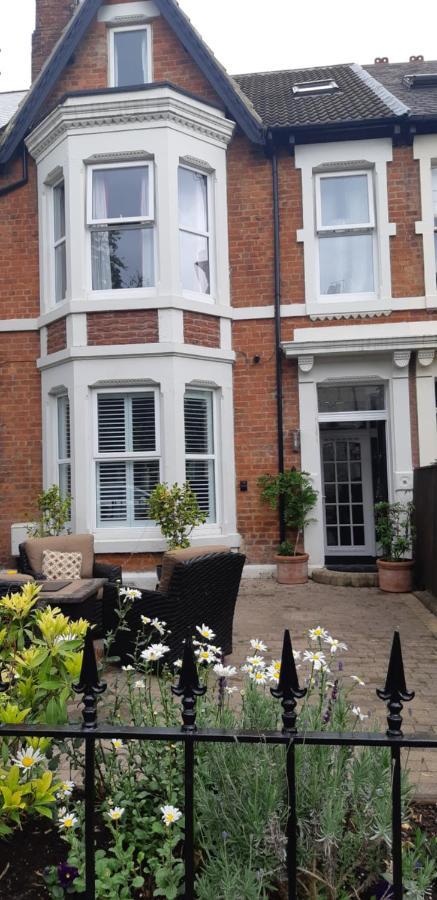 The Adelphi Bed & Breakfast นิวคาสเซิล อะพอน ไทน์ ภายนอก รูปภาพ